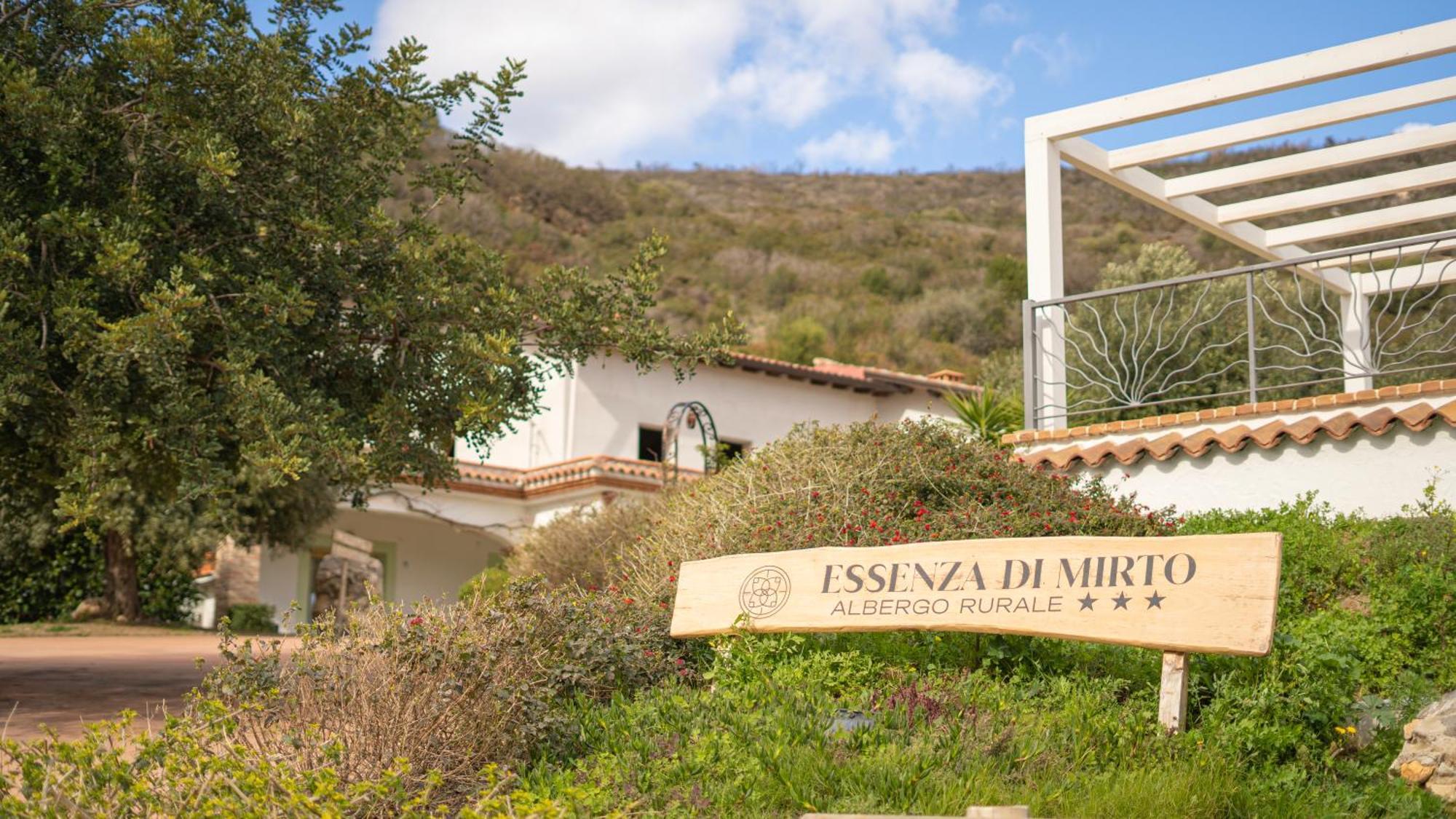 Hotel Essenza Di Mirto 拉卡勒塔 外观 照片